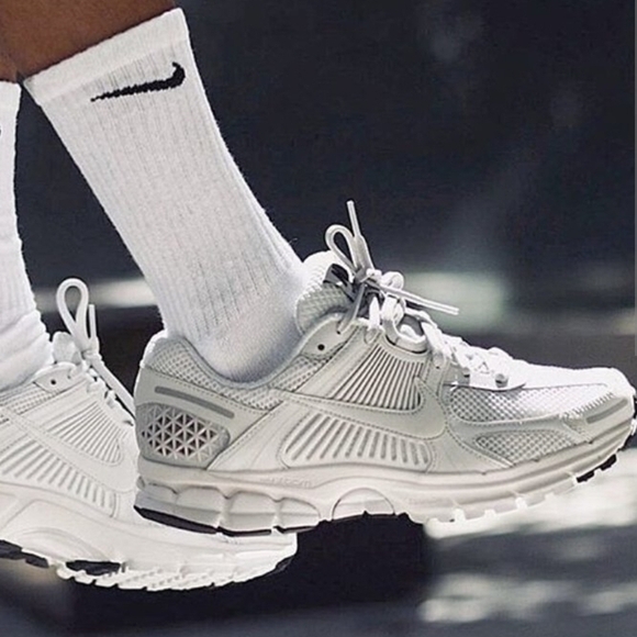 Nike Vomero 5 Vast Grey Athletic/Lifestyle Shoes Size 8 Men/9.5 for Women - Picture 2 of 12